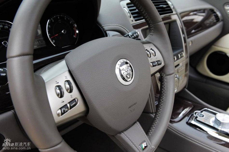 捷豹XKR内饰图片