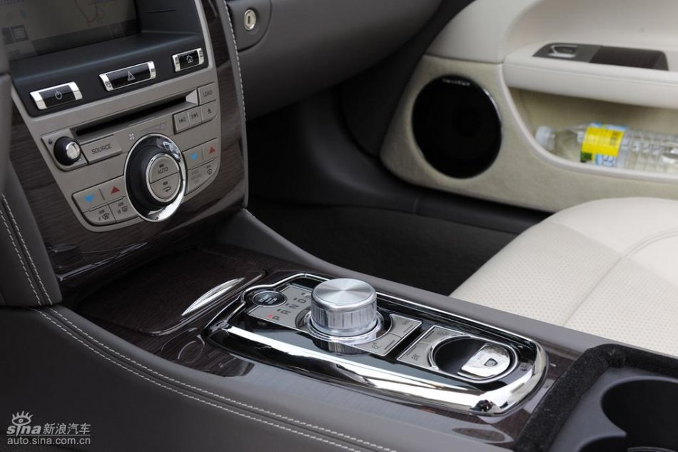 捷豹XKR内饰图片