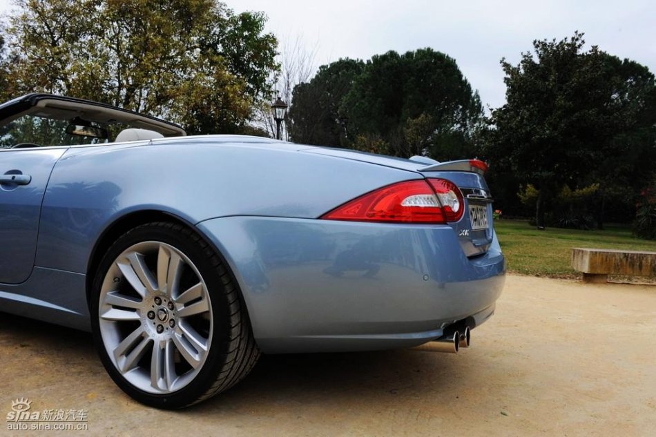 捷豹XKR外观图片