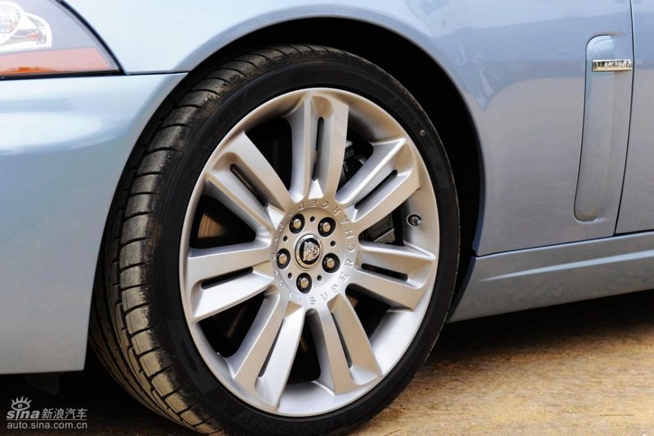 捷豹XKR外观图片