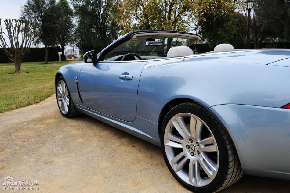 捷豹XKR外观图片