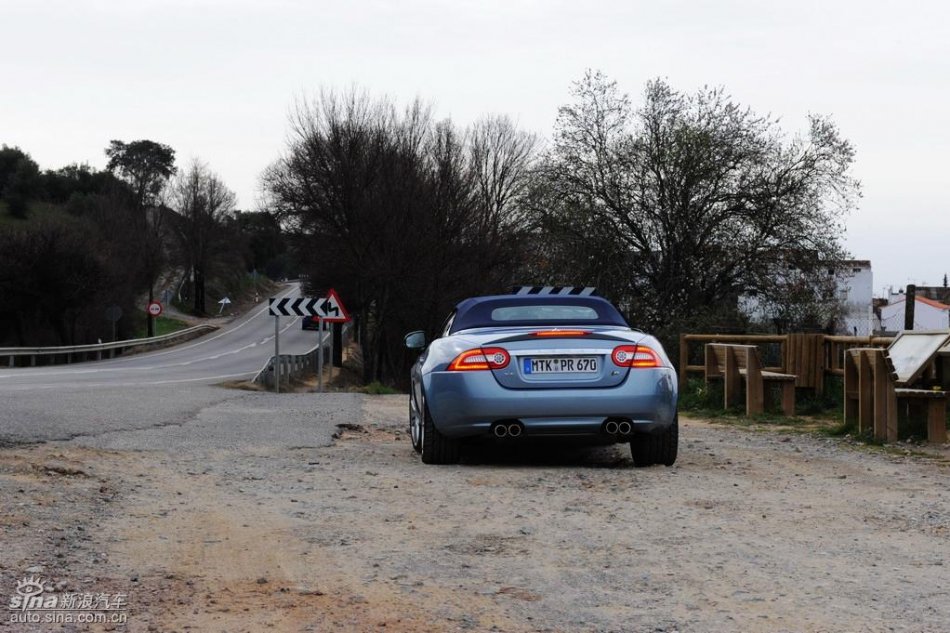 捷豹XKR外观图片