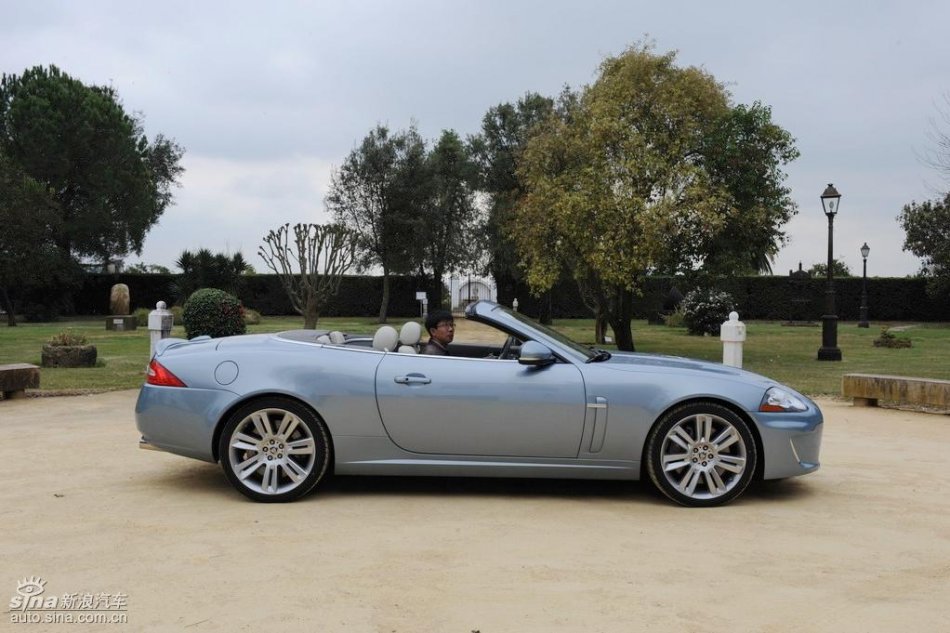 捷豹XKR外观图片