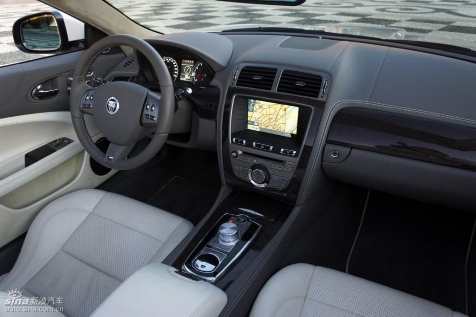 捷豹XKR内饰图片