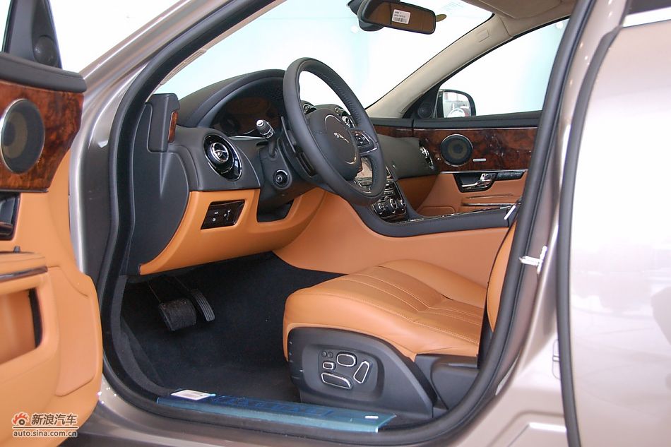 捷豹XJ内饰