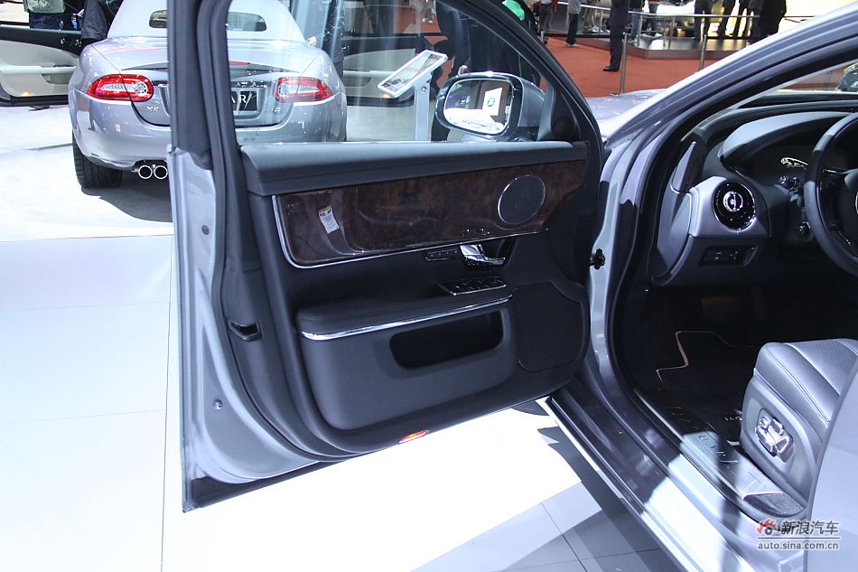 捷豹XJ全景商务车