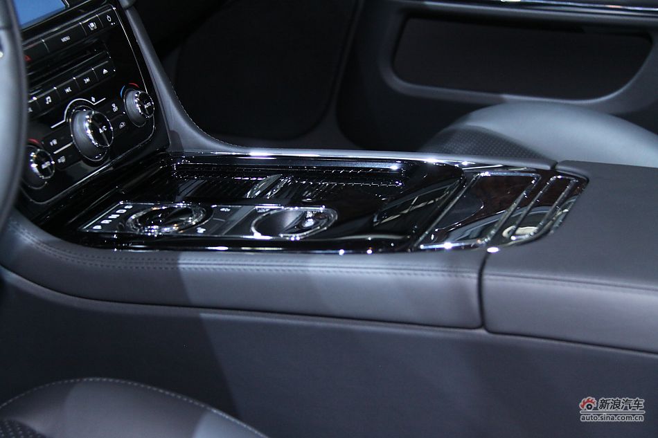 捷豹XJ全景商务车