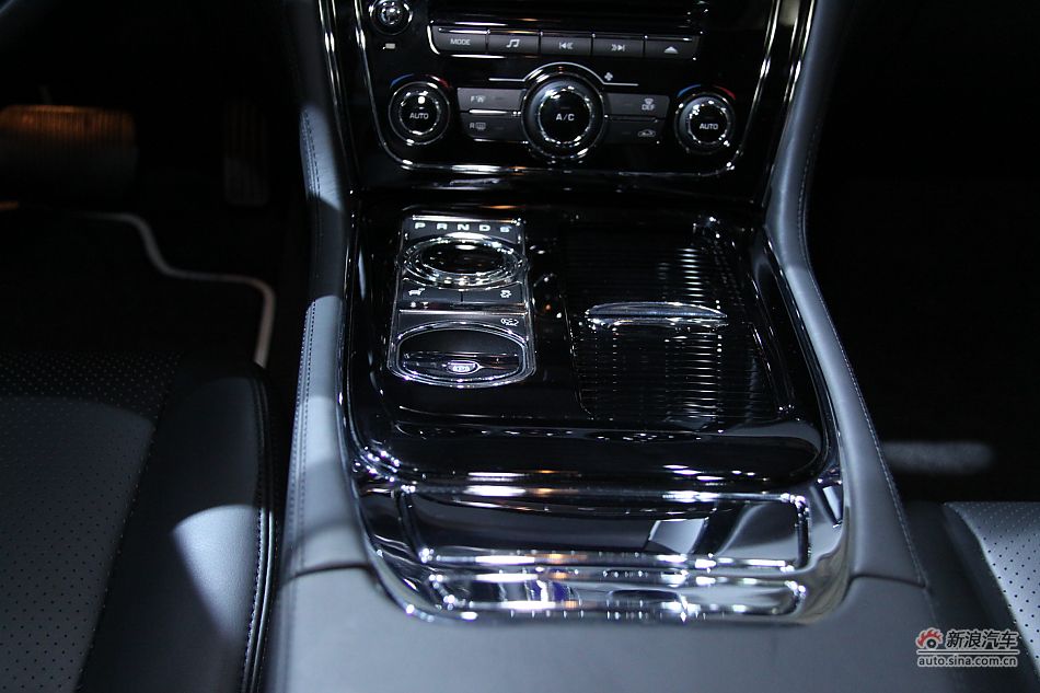 捷豹XJ全景商务车