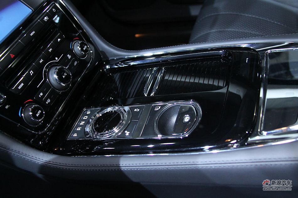 捷豹XJ全景商务车