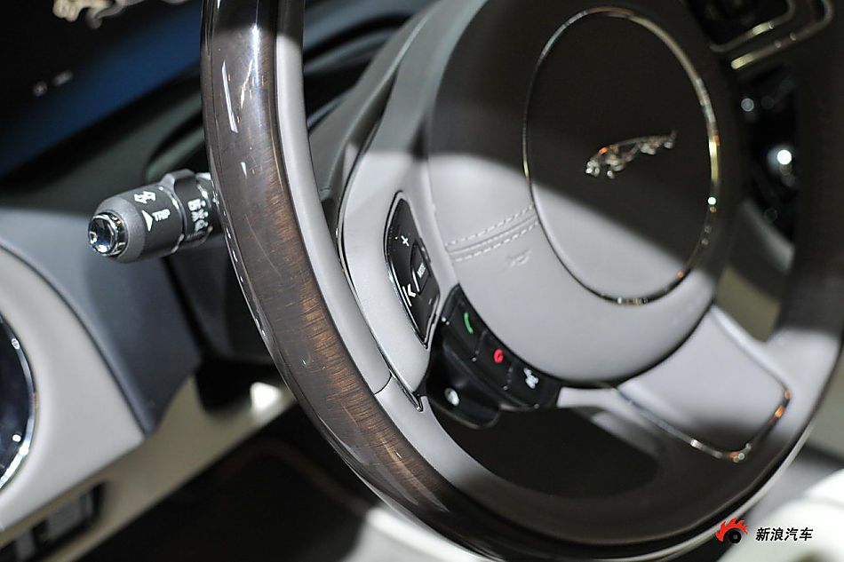 捷豹XJ全景奢华版