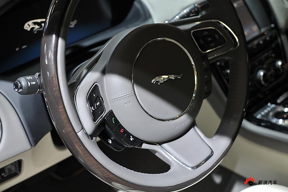 捷豹XJ全景奢华版