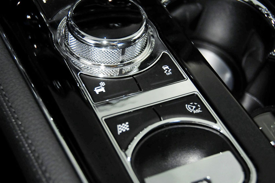 2015款 XJL 2.0T 两驱典雅商务版 内饰