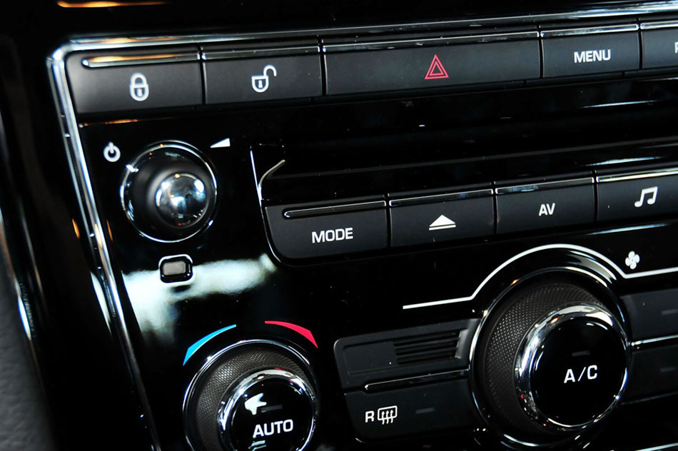 2015款 XJL 2.0T 两驱典雅商务版 内饰