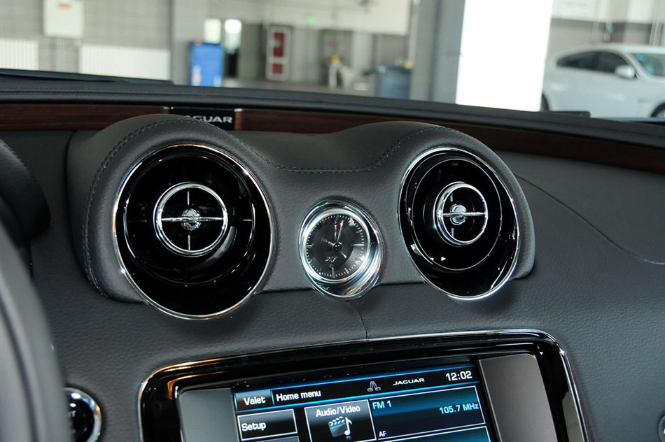 2015款 XJL 2.0T 两驱典雅商务版 内饰