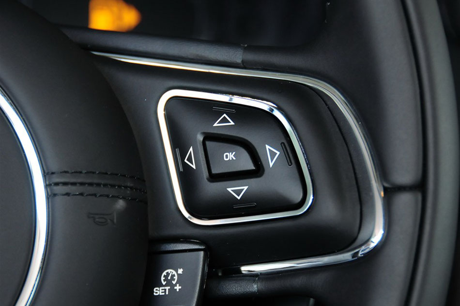 2015款 XJL 2.0T 两驱典雅商务版 内饰