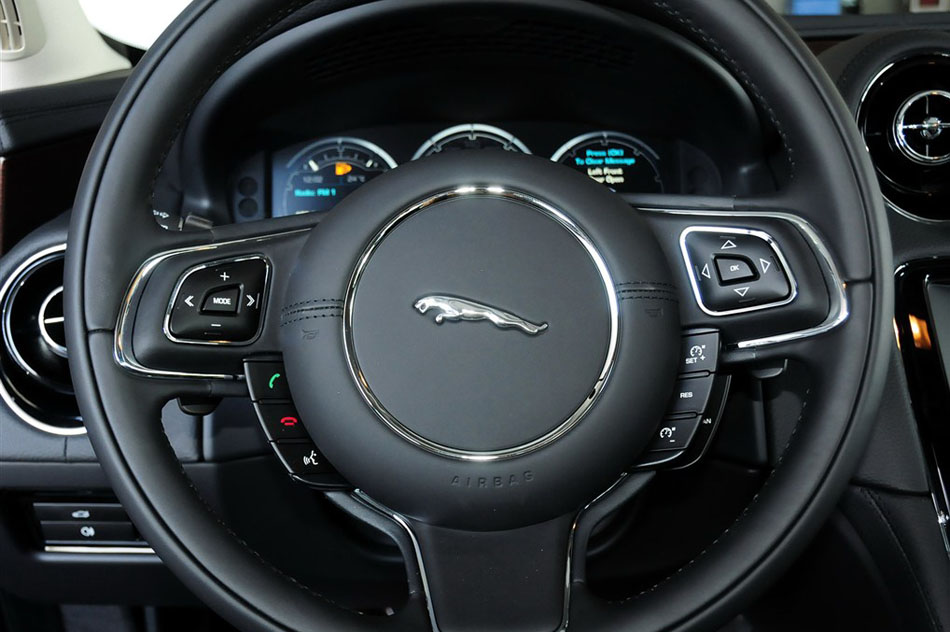 2015款 XJL 2.0T 两驱典雅商务版 内饰