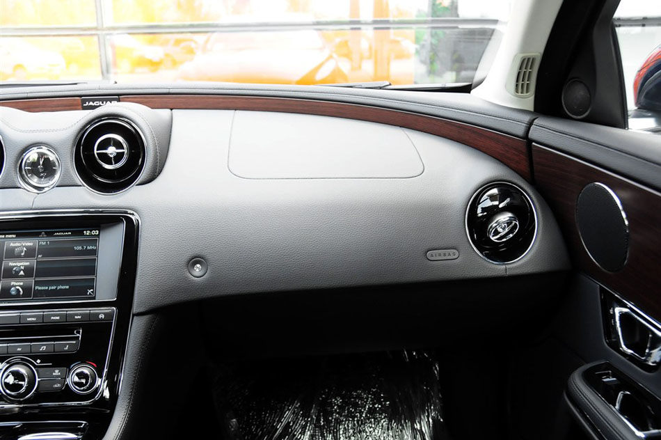 2015款 XJL 2.0T 两驱典雅商务版 内饰