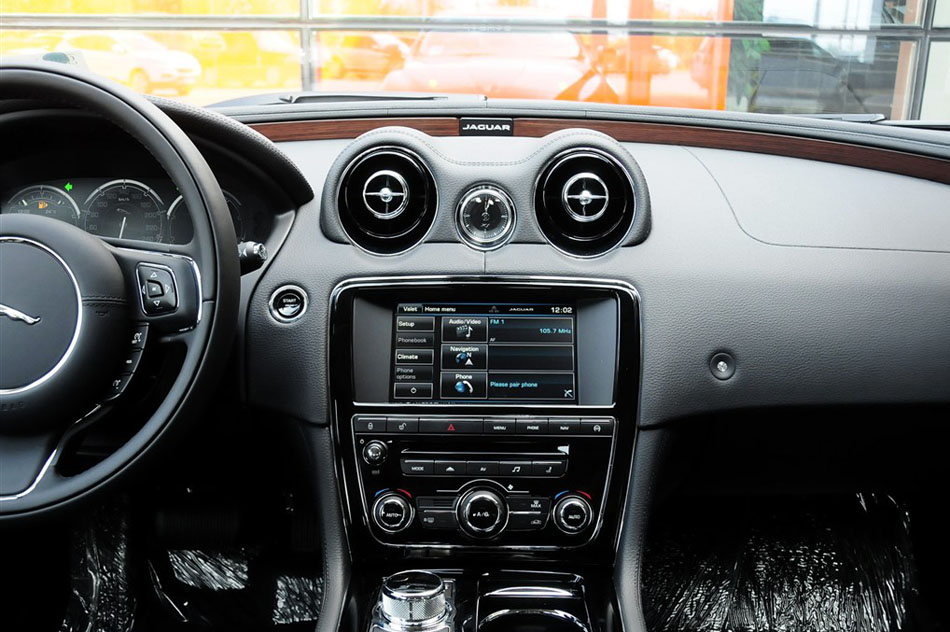 2015款 XJL 2.0T 两驱典雅商务版 内饰