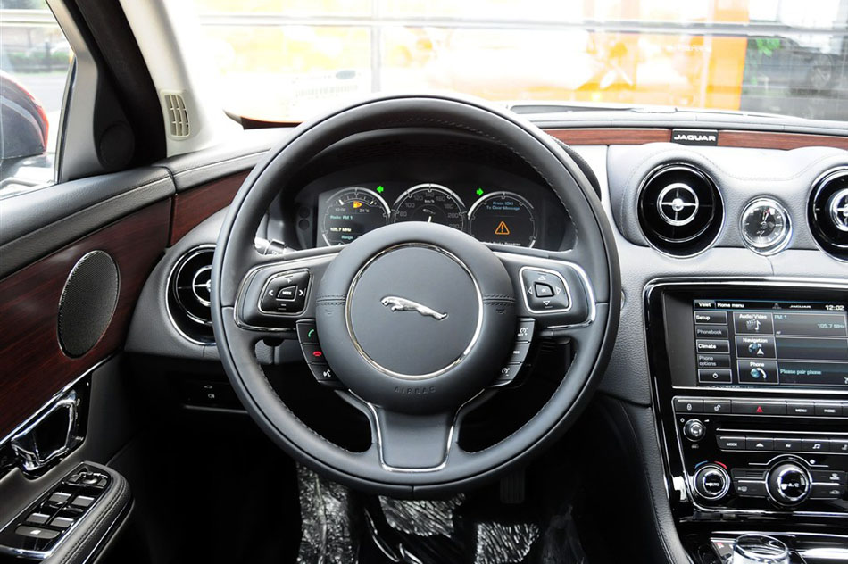 2015款 XJL 2.0T 两驱典雅商务版 内饰