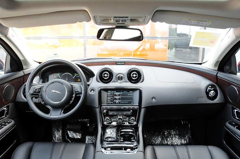 2015款 XJL 2.0T 两驱典雅商务版 内饰