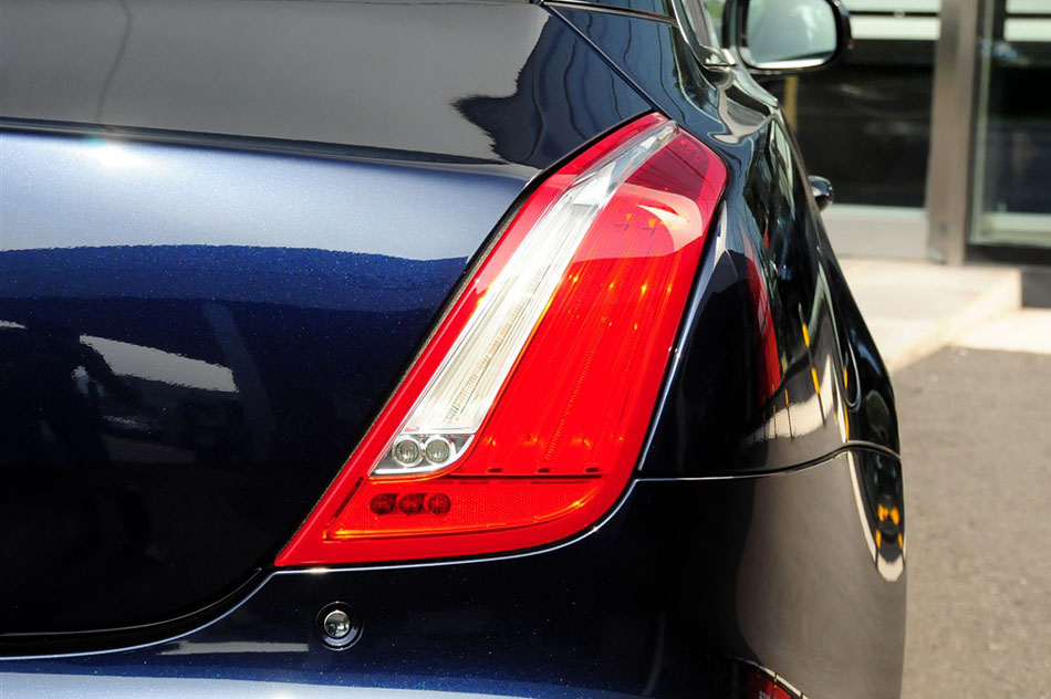 2015款 XJL 2.0T 两驱典雅商务版 细节