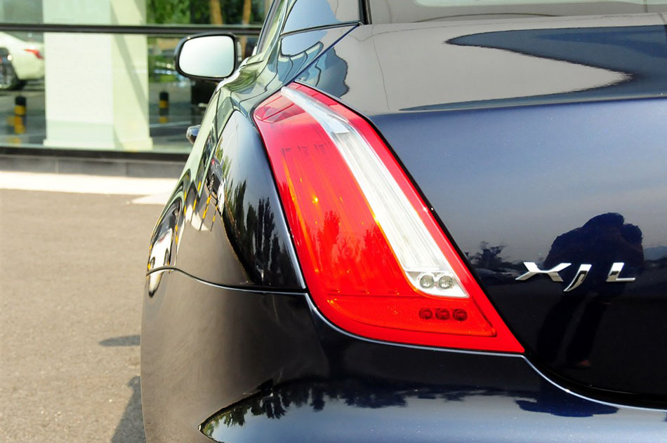 2015款 XJL 2.0T 两驱典雅商务版 细节