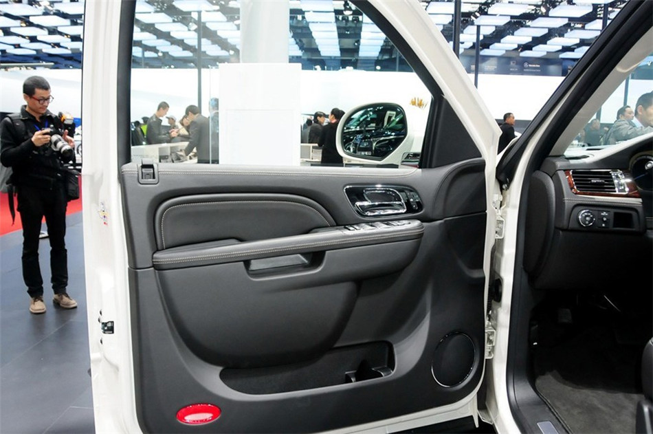 2013款凯雷德ESV铂金版加长型