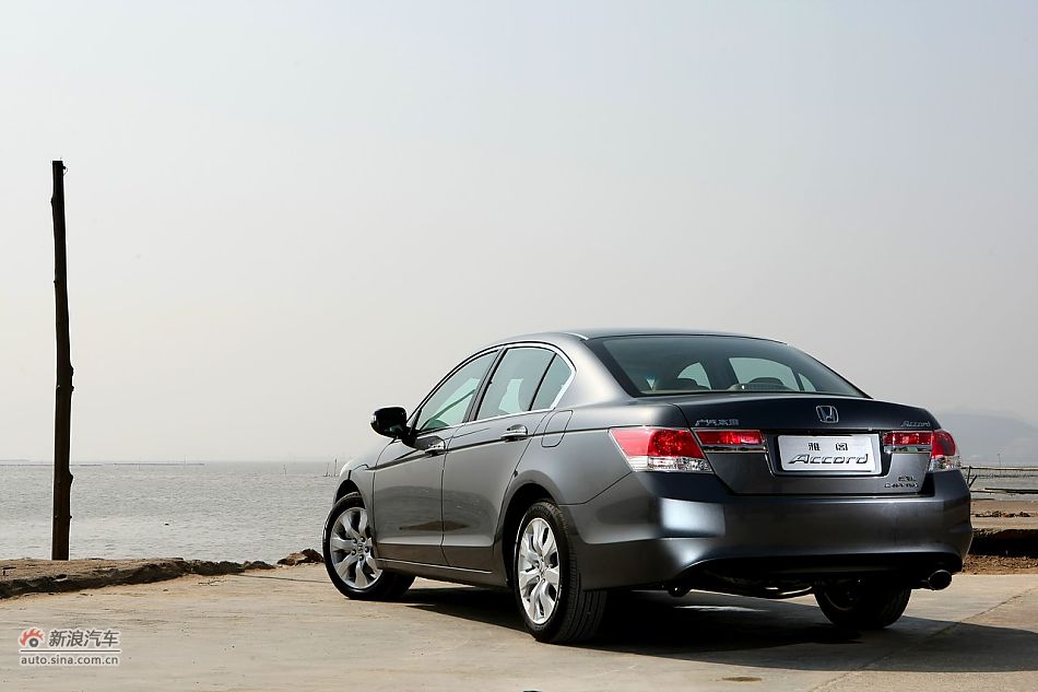 2011款雅阁整体外观