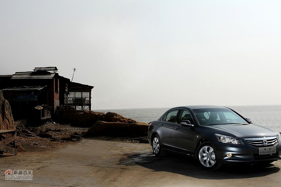 2011款雅阁整体外观