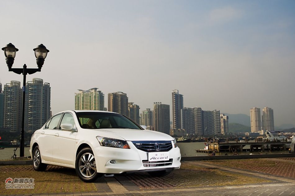 2011款雅阁整体外观