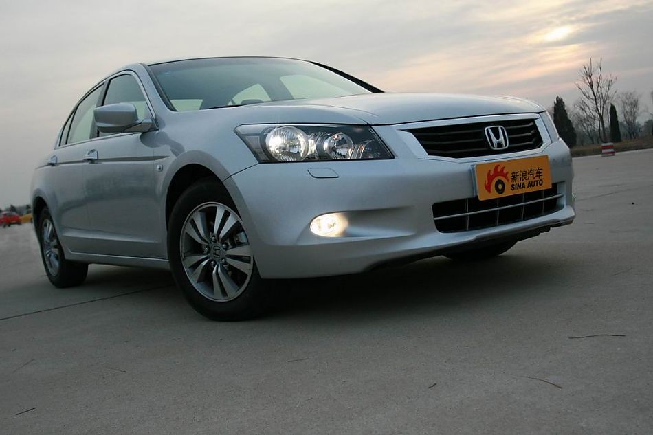 八代雅阁外观图片