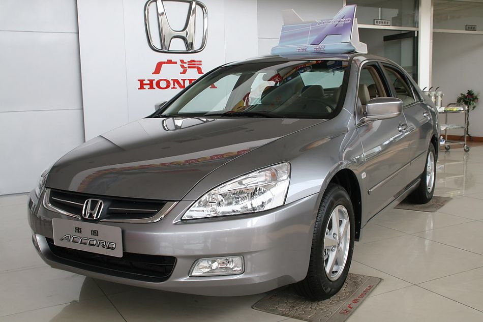 广州本田07款雅阁外观