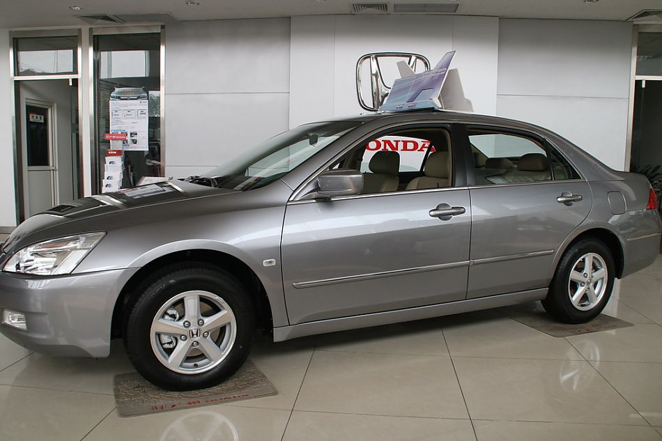 广州本田07款雅阁外观