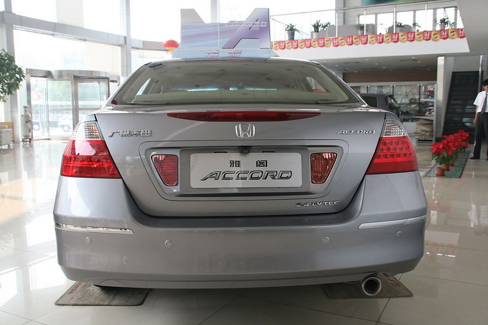 广州本田07款雅阁尾部