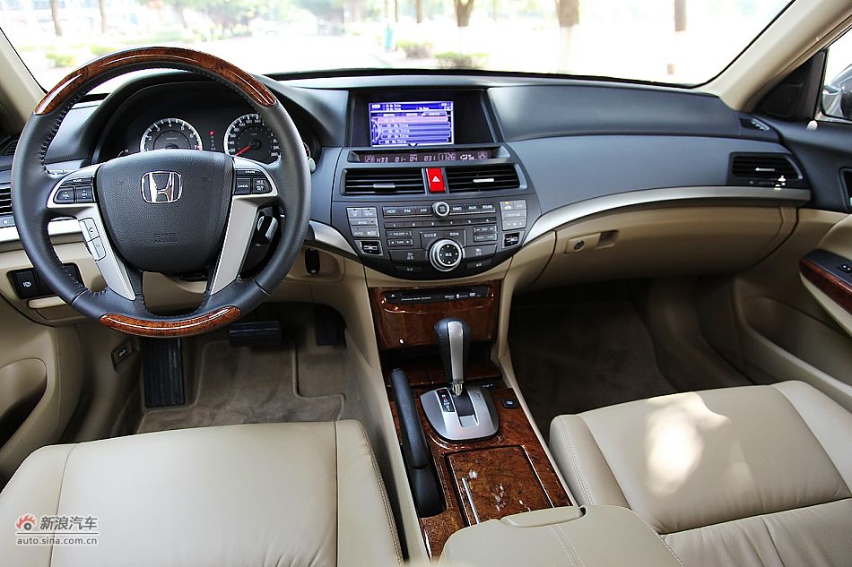 2011款雅阁2.4EXL Navi内饰图片