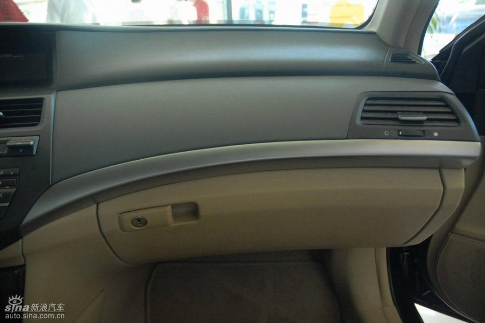 全新雅阁2.4L EX AT内饰