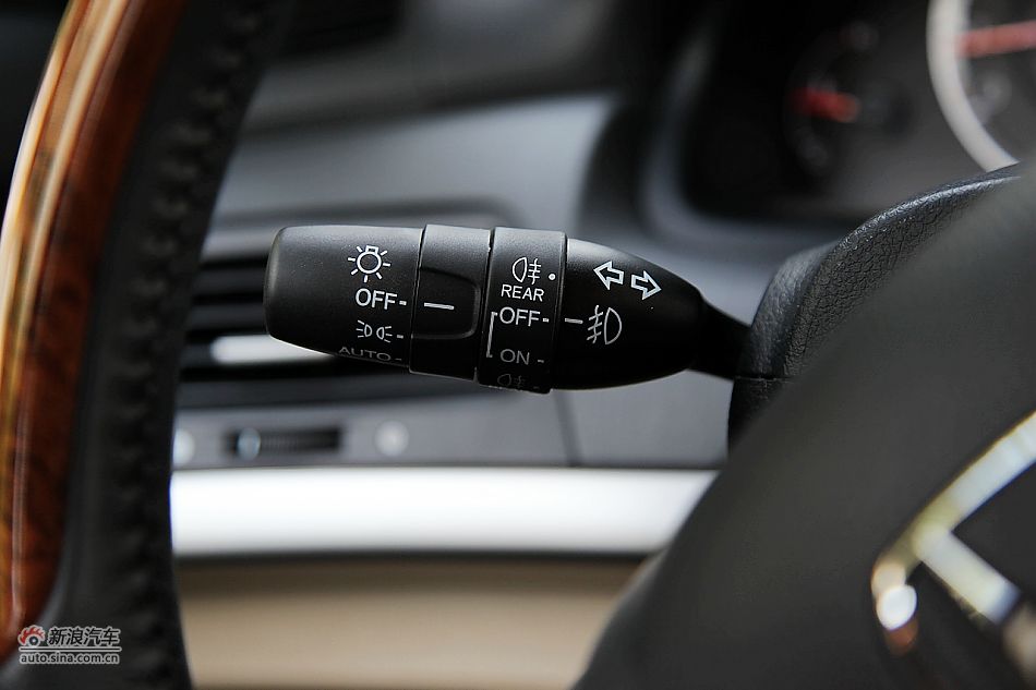 2011款雅阁2.4EXL Navi内饰图片