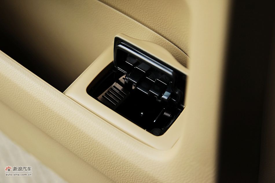 2011款雅阁2.4EXL Navi内饰图片