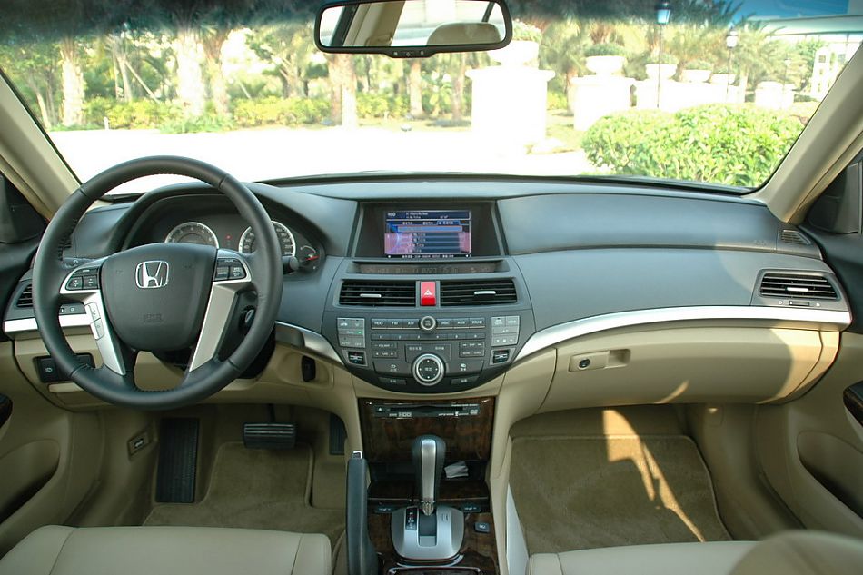 第八代雅阁内饰图片