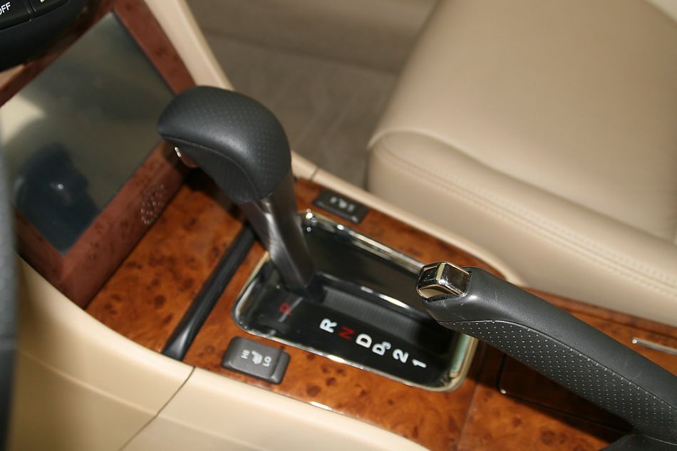 广州本田07款雅阁驻车制动器和变速杆