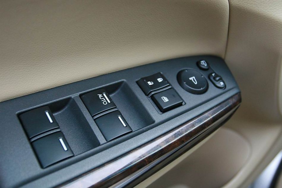 八代雅阁内饰图片