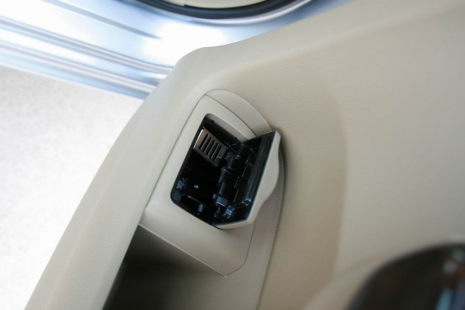 八代雅阁内饰图片