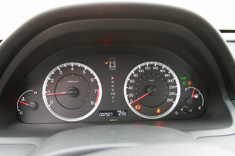 八代雅阁内饰图片