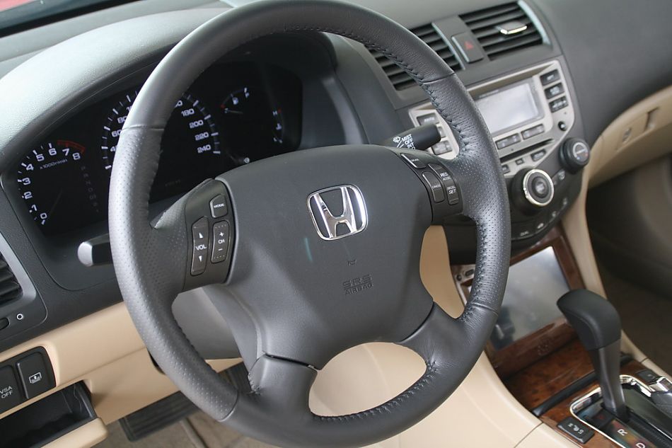 广州本田07款雅阁方向盘