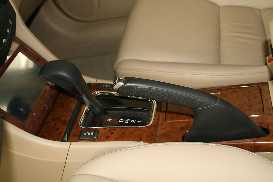 广州本田07款雅阁驻车制动器和变速杆