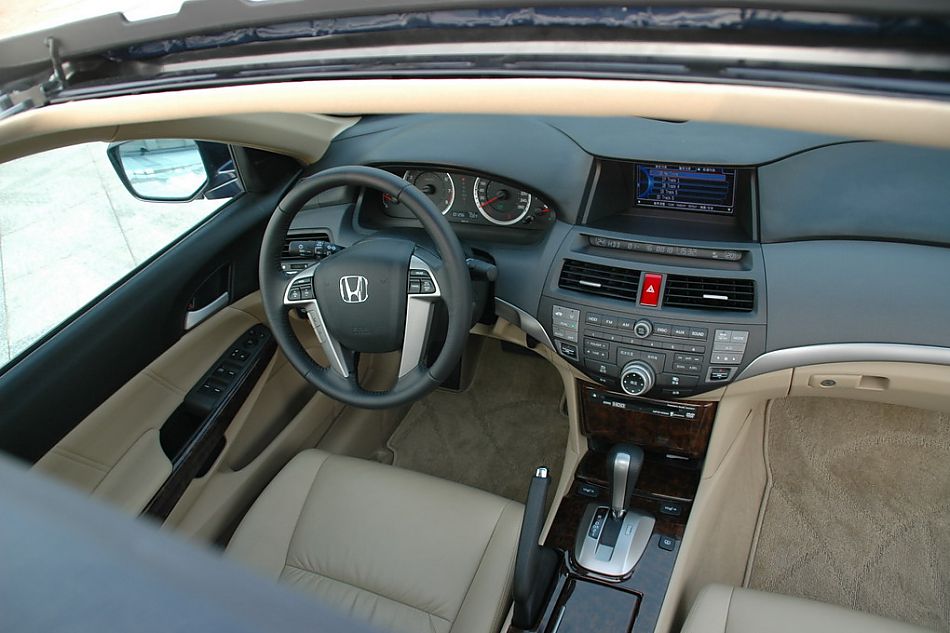 第八代雅阁内饰图片