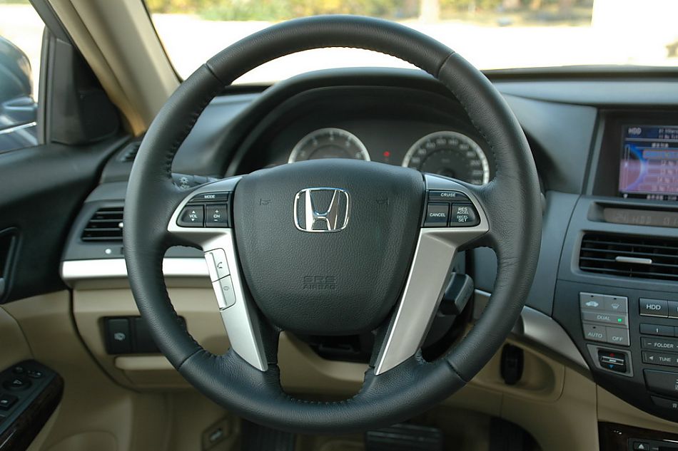 第八代雅阁内饰图片