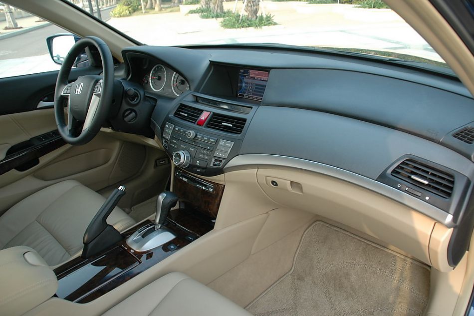 第八代雅阁内饰图片