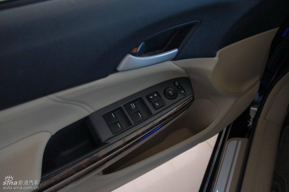 全新雅阁2.4L EX AT内饰