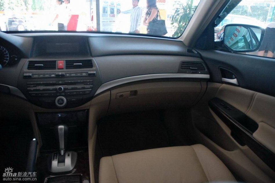 全新雅阁2.4L EX AT内饰